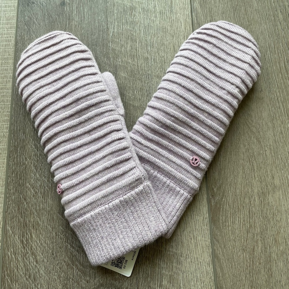 Lululemon Sweet and Sherpa Mittens - Picture 3 of 6